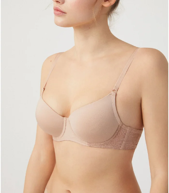 convertible bra with multiple wear optionsSujetador con aro y con relleno YSABEL MORA