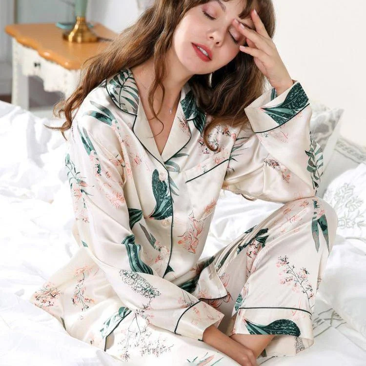 women's pajamas with a charming floral patternLong Flower Print silk pajamas Mulberry Luxury Silk Sleepwear Best Pajama Set For Women